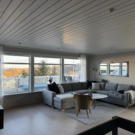 Holiday home Haukestien Svolvaer